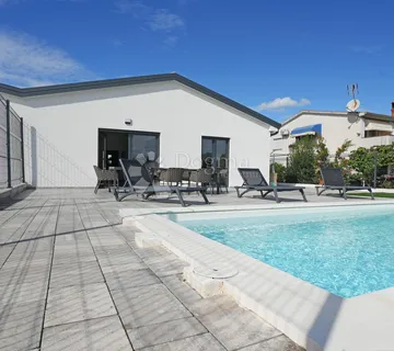 POREČ (okolica) - Prizemnica sa bazenom - cover