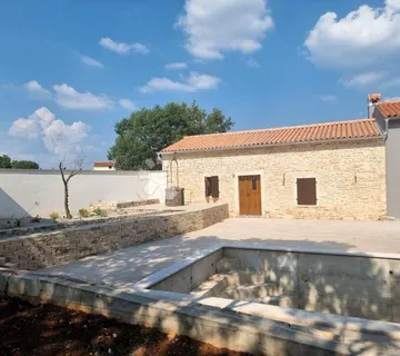 OBNOVLJENA ISTARSKA STANCIJA NADOMAK BARBANA! - cover