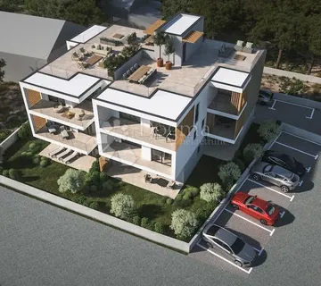 VODICE – NOVI STAN S VRTOM BLIZU PLAŽE - cover