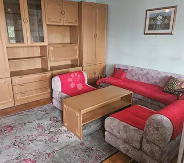 Obiteljski trosoban stan s lođom - 76 m2 u srcu Španskog - cover