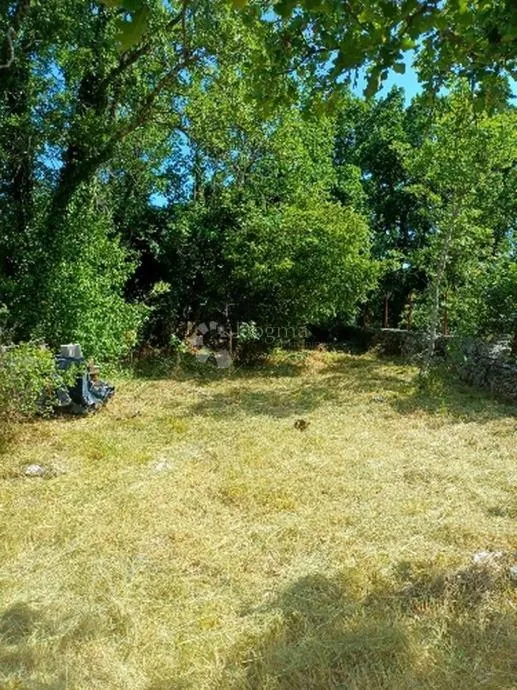 Građevinsko zemljište s infrastrukturom i objektom – Veliki Bročanac, Klis - cover