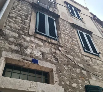 ŠIBENIK CENTAR - kamena kuća blizu rive - cover