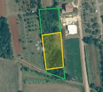 INVESTICIJSKO zemljište 1.848 m² – gradnja do 4 stana (≈2000 m² BRP) + poljoprivredno 1.827 m² – okolica Umag - cover