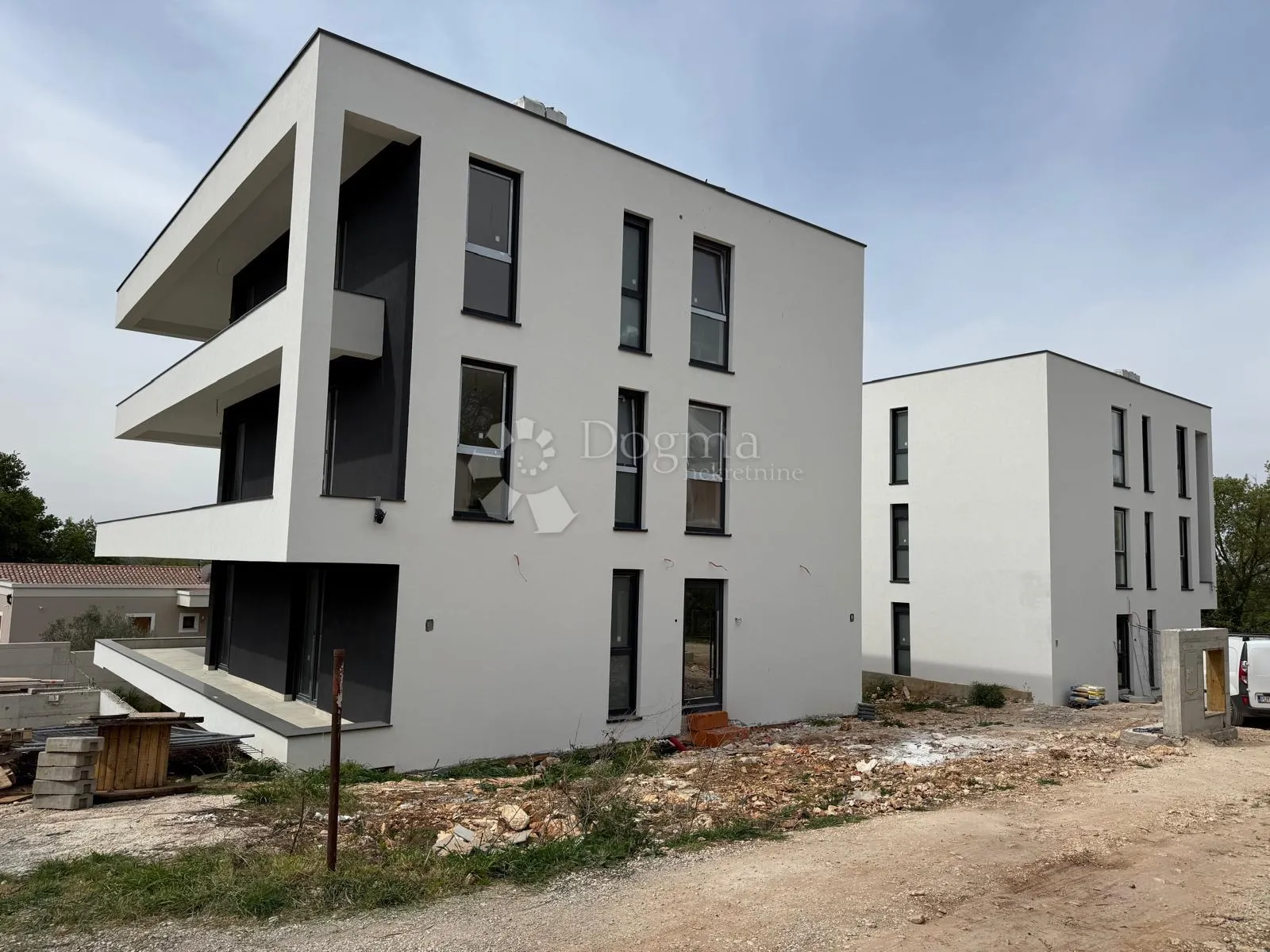 Visokokvalitetan stan u luksuznom objektu u izgradnji - cover