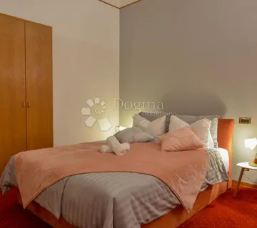 Dvoetažni stan u villi u strogom centru Opatije - cover