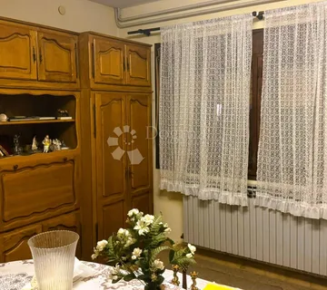 Topla i prostrana obiteljska kuća  - cover