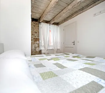 ROVINJ - SNIŽENO! Kuca s 3 apartmana u srcu starog grada  - cover