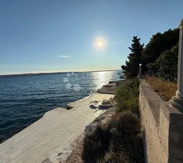 KUĆA UZ MORE S PANORAMSKIM POGLEDOM  PRILIKA !! - cover