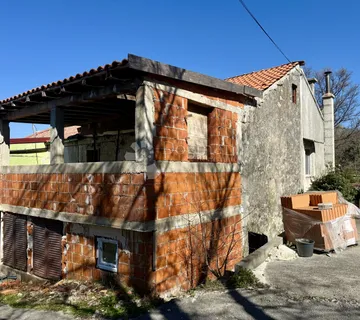 PRILIKA!!! Kuća za adaptaciju sa potencijalom Kraljevica  - cover