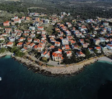 ROGOZNICA- PRIZEMLJE NA ODLICNOJ LOKACIJI s3 - cover