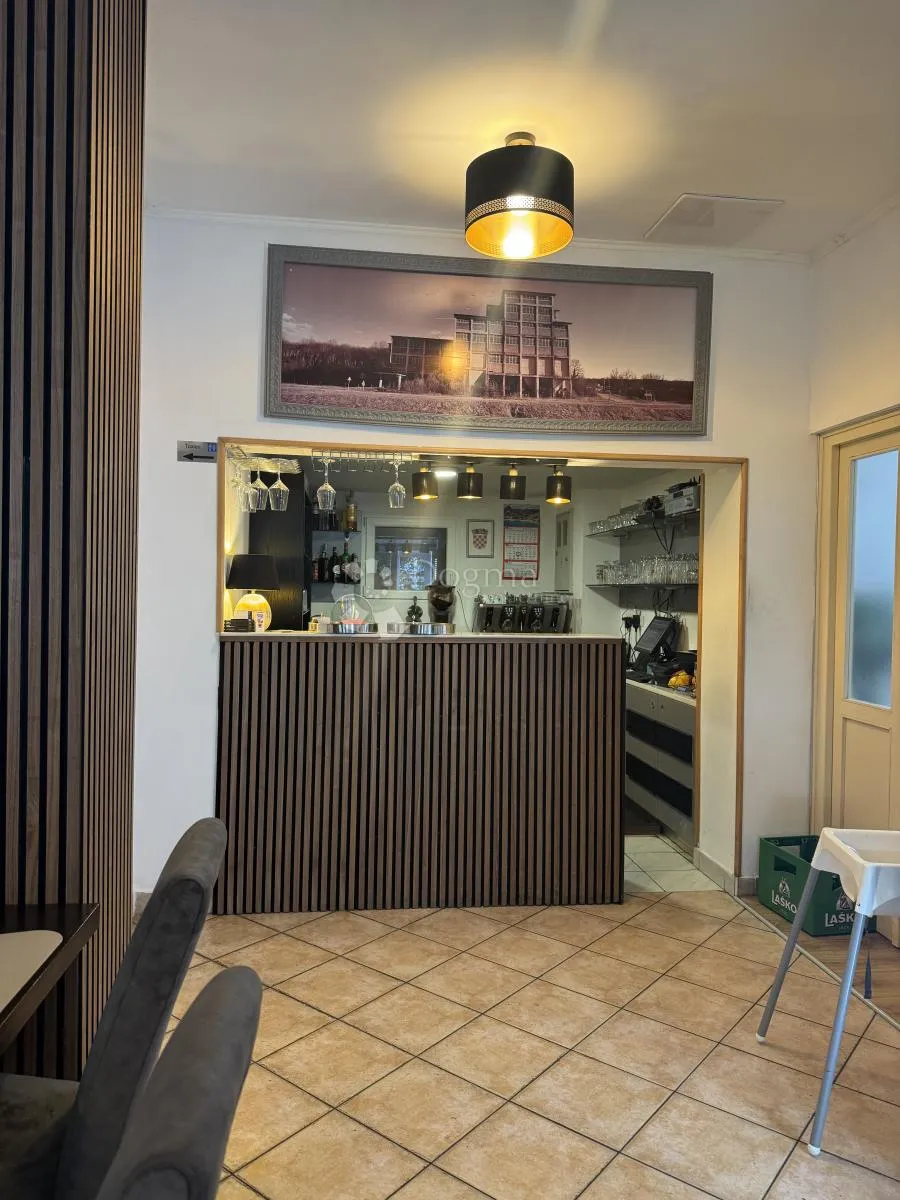 UHODAN POSLOVNI PROSTOR/ 300,75 m2 - cover