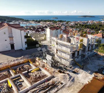 ROGOZNICA- STAN NA DRUGOM KATU S PREDIVNIM POGLEDOM s6 - cover