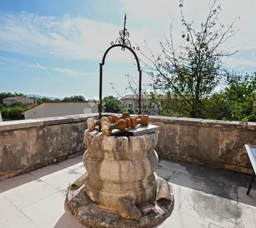 EKSKLUZIVNO! Tradicionalna prostrana kuća  - cover