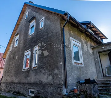 PROSTRANA KUĆA U CENTRU DELNICA - cover