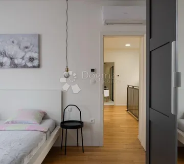 POTPUNO NAMJEŠTENA!! MODERNA KATNICA SA POGLEDOM NA MORE - cover