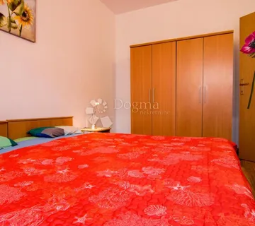 Kuća sa bazenom i 4 stambene jedinice - 600m od plaže  - cover