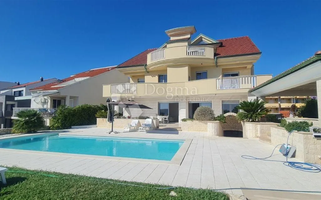 LUKSUZAN APARTMAN PORED MORA U POVLJANI - cover