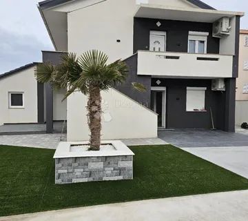 OTOK PAG NOVALJA SAMOSTOJEĆA KUĆA SA TRI APARTMANA - cover