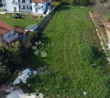 Veliko građevinsko zemljište - prilika za investitore! - cover