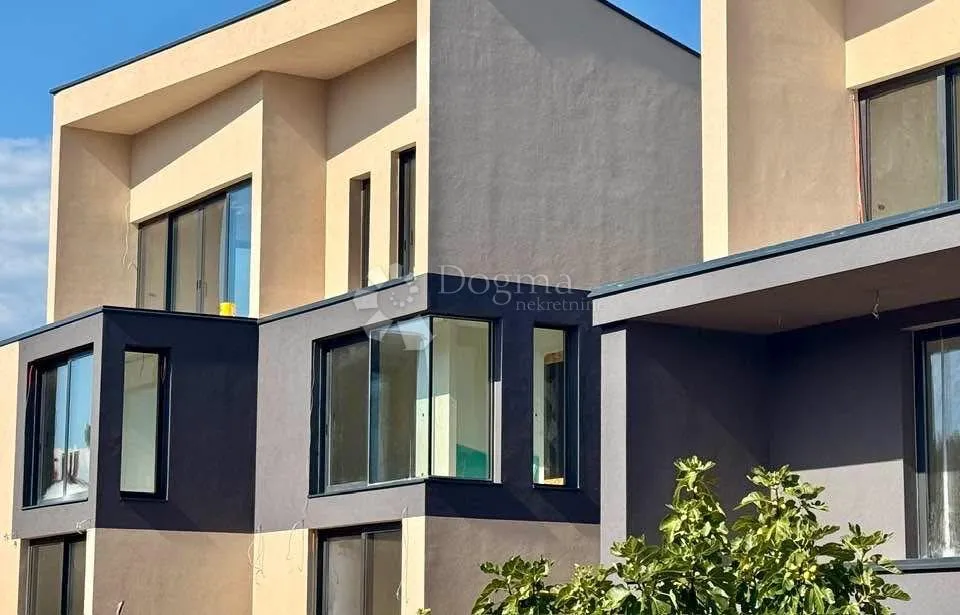 GRAD KRAK, APARTMAN SA POGLEDOM NA MORE - cover