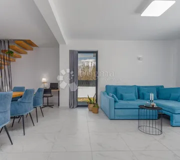 Privlaka: moderna vila s bazenom - cover