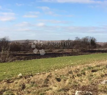 Prostrano građevinsko zemljište u središnjoj Istri - cover