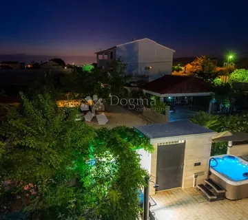 PRODAJE SE LUKSUZNA VILA U SUKOŠANU - cover