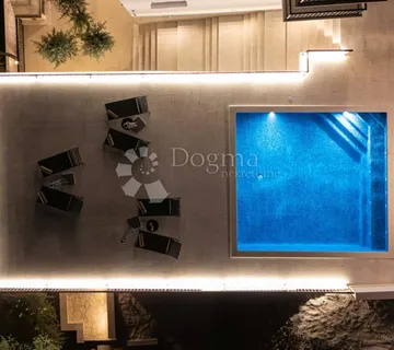 SEVID -PROSTRANA VILLA 50M OD MORA S TOP POGLEDOM - cover