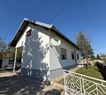 Kuća kod Dugog Sela s velikom okućnicom - cover