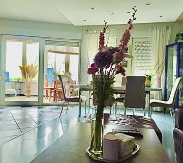 Umjetnost stanovanja u zelenoj oazi - cover