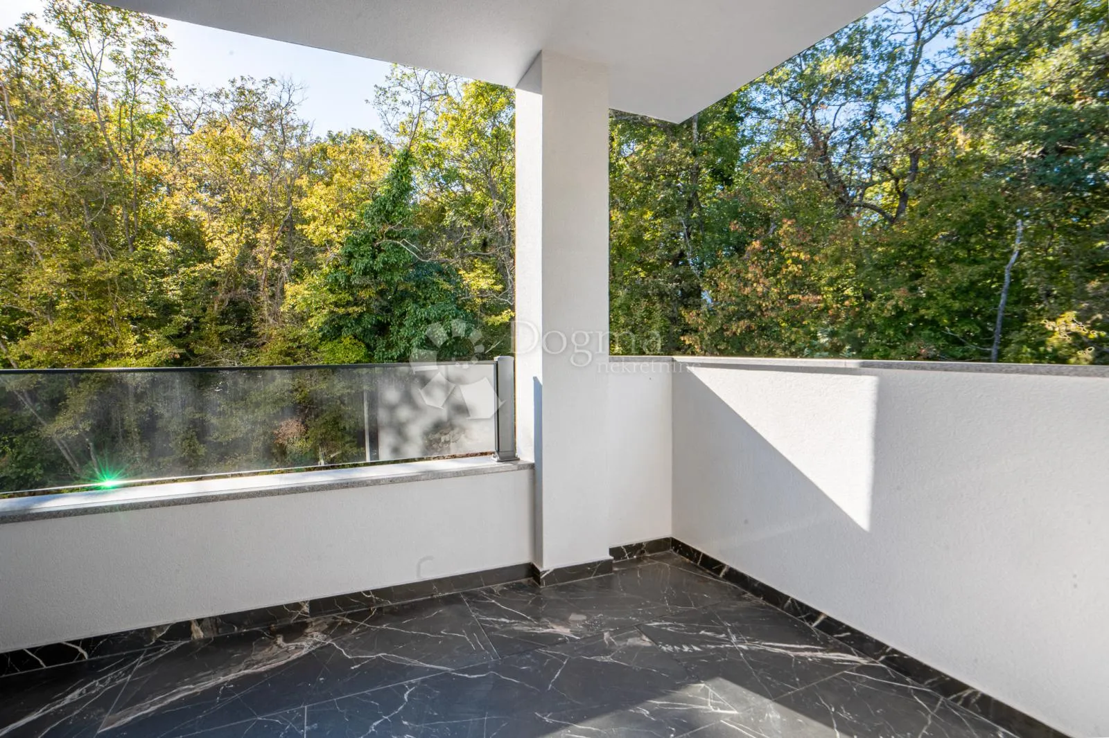 APARTMAN - NOVOGRADNJA - IZUZETNO MIRNA LOKACIJA - cover