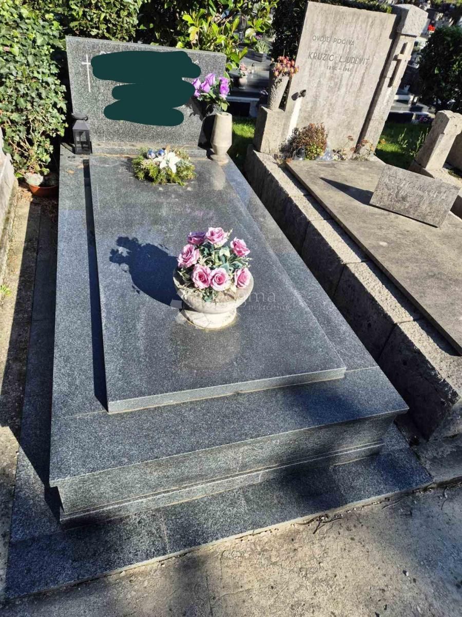 Uredna grobnica na Trsatu - cover