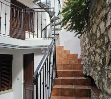 Mediteranska kuća s velikom terasom – savršena za odmor i najam - cover
