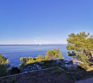 ATRAKTIVNO ZEMLJIŠTE PRVI RED DO MORA - cover