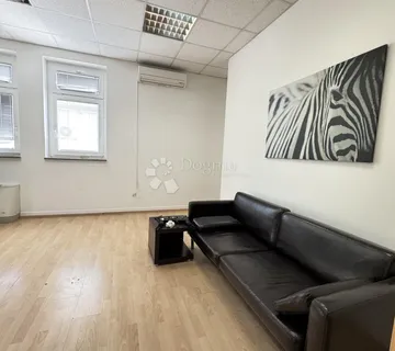 PRILIKA - 300 M2 ILI 150 M2 - PO POTREBI  - cover