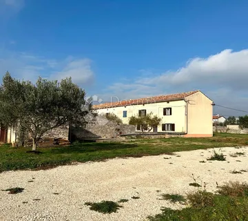 VODNJAN – kamena kuća s pomoćnom zgradom na velikoj parceli  - cover