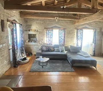 Kamena ljepotica nedaleko Poreča - cover