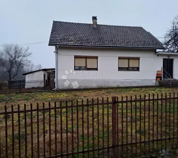 Hitno!!! Useljiva i povoljna kuća 2.5km od toplica - cover