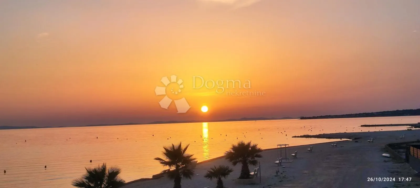 VIR PRODAJE SE APARTMAN NA ATRAKTIVNOJ PLAŽI 10 m OD MORA - cover