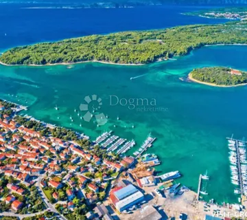 KUĆA NA RIVI - cover