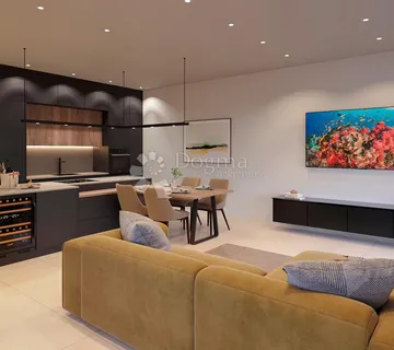 ROVINJ – komforan stan s bazenom i velikim vrtom 300 m od mora - cover