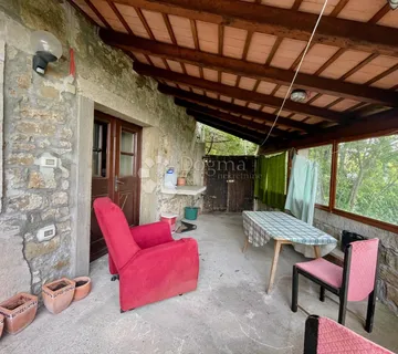 Jedinstvena kuća s neponovljivim pogledima u Grožnjanu, s okućnicom - cover