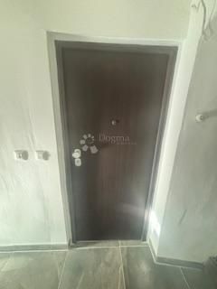 GORNJI GRAD STAN SA DVA ODOVOJENA APARTMANA  - cover
