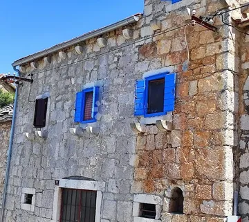 Šarmantna kamena kuća na otoku Braču - cover