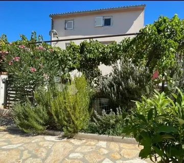 AUTENTIČNO ISTARSKO IMANJE S DVIJE KUĆE I PANORAMSKIM POGLEDOM NA MORE (VINKURAN) - cover