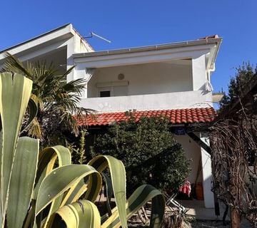 PRODAJE SE DVOJNA KUĆA U SABUNIKAMA SA 3 APARTMANA - cover