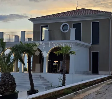 Luksuzna villa na atraktivnoj lokaciji u Bujama - cover