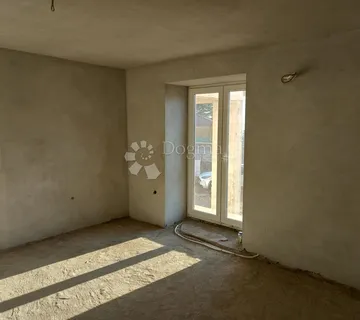 Matulji, novoadaptiran stan u centru - cover