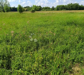 Građevinsko zemljište za kuću s bazenom - cover