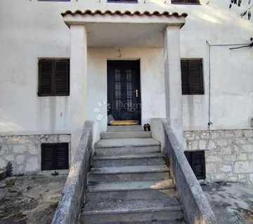 Kuća u centru Jezera - cover